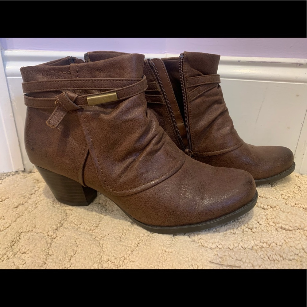 Bare traps- brown little booties size 8, 2 inch heel